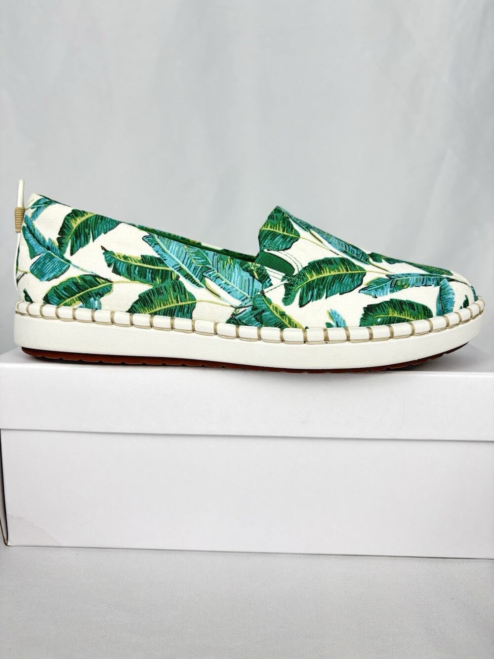 Clarks Cloudsteppers Step Glow Jade Women’s Sneakers Green Leaf Print Size 6.5W